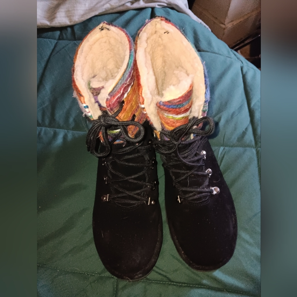 Bearpaw Womens Suede Boots With Sheepskin Footbed